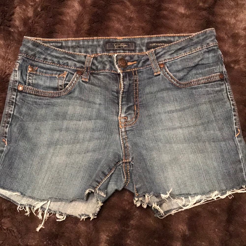 Cutoff shorts